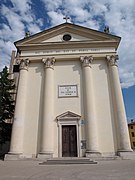 La facciata della chiesa di San Lorenzo Martire a Cavolano (Sacile)