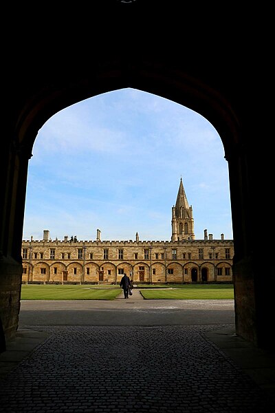 File:Christ Church College from under Tom Tower - geograph.org.uk - 5000644.jpg