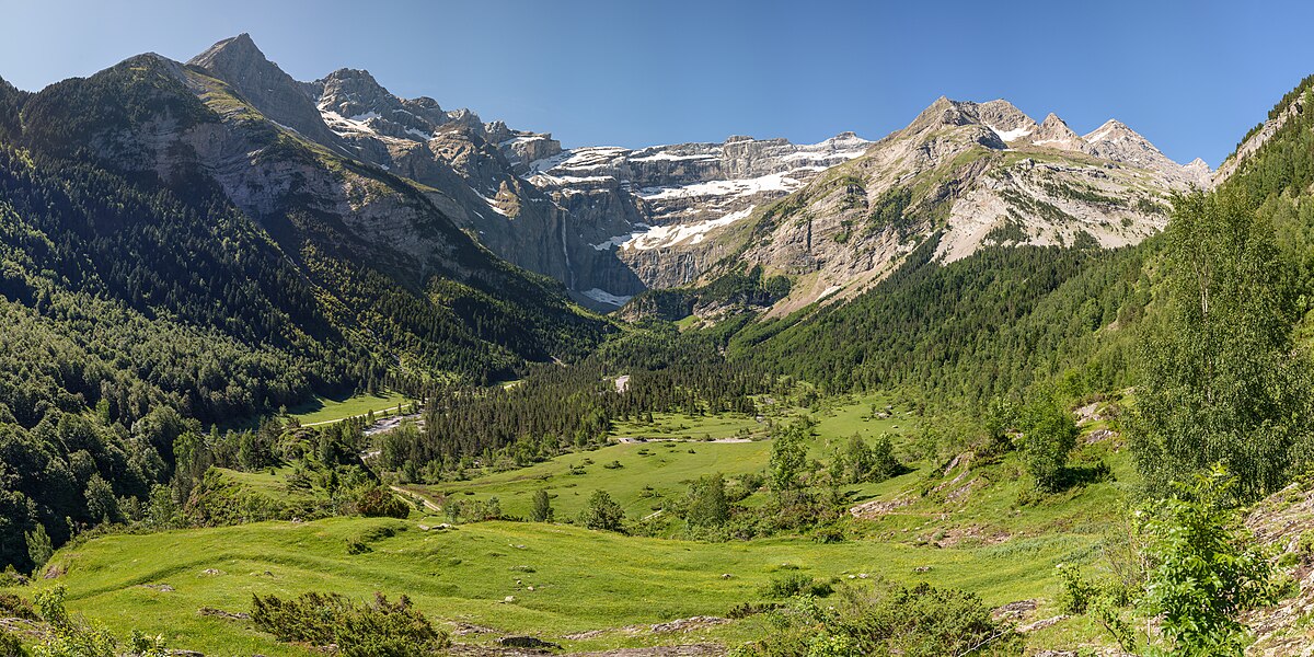 Les montagnes. Пиренеи цирк Гаварни. Национальный парк Пиренеи Франция. Национальные парки Франции Пиренеи. Верхние Пиренеи Франция.