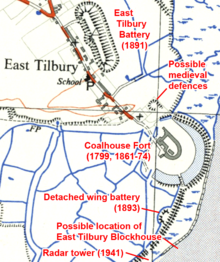 Harta care arată locațiile East Tilbury, Fortul Coalhouse, bateria cu aripi detașate, turnul radar și locațiile posibile ale apărărilor medievale și East Tilbury Blockhouse