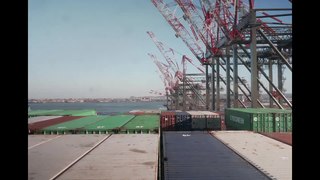 https://upload.wikimedia.org/wikipedia/commons/thumb/7/7a/Container_Ship_Dashcam_Around_The_World_In_70_Days_Timelapse%2C_4k%2C_60fps.webm/320px--Container_Ship_Dashcam_Around_The_World_In_70_Days_Timelapse%2C_4k%2C_60fps.webm.jpg