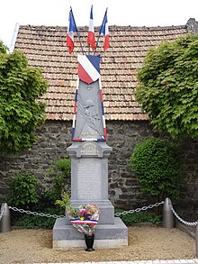 Fichier:Coucy-lès-Eppes_(Aisne)_monument_aux_morts.JPG