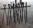 Kuźnia w Dolinie Młyńskiej w Valašské muzeum v přírodě - obcęgi English: Forge in Wallachian Open Air Museum - hammers powered by water - pincers