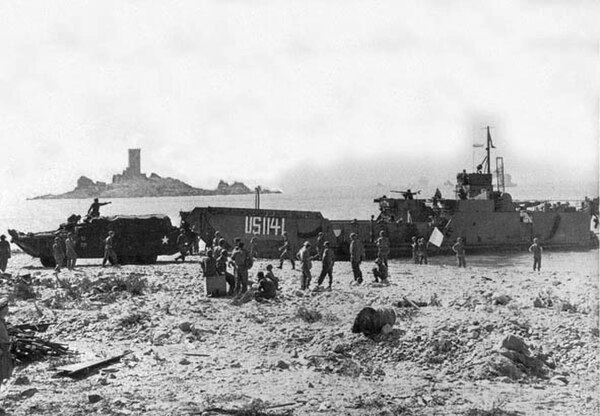 LCT-1141 unloading at Saint-Raphaël in southern France during Operation Dragoon, August 15, 1944