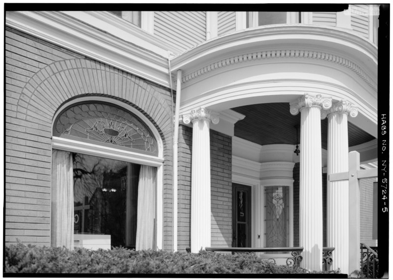 File:DETAIL OF FIRST FLOOR WINDOW AND SOUTH END OF FRONT PORCH CORNICE. - C. R. Williams House, 306 North Cayuga Street, Ithaca, Tompkins County, NY HABS NY,55-ITH,8-5.tif