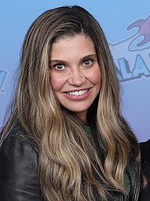 Danielle Fishel Photo Op GalaxyCon Richmond 2023.jpg