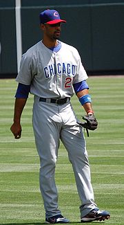 Derrek Lee slugs his 42nd HR of 2005 