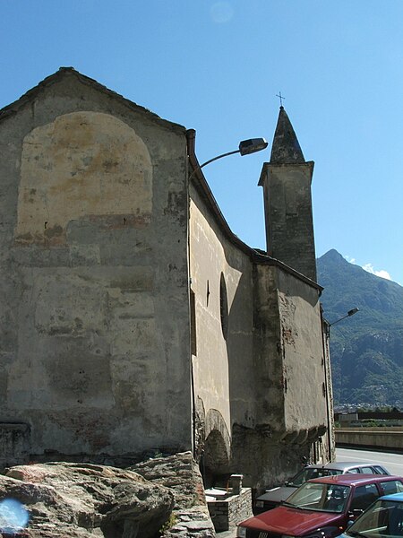 File:Donnas-Chiesa- presso strada romana-DSCF8271.jpg