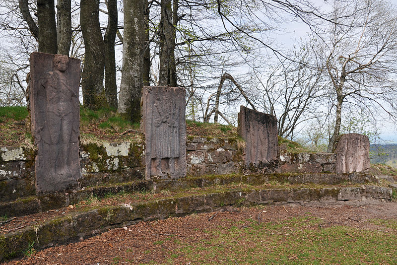 File:Donon Steles 01 05 2012 5.jpg