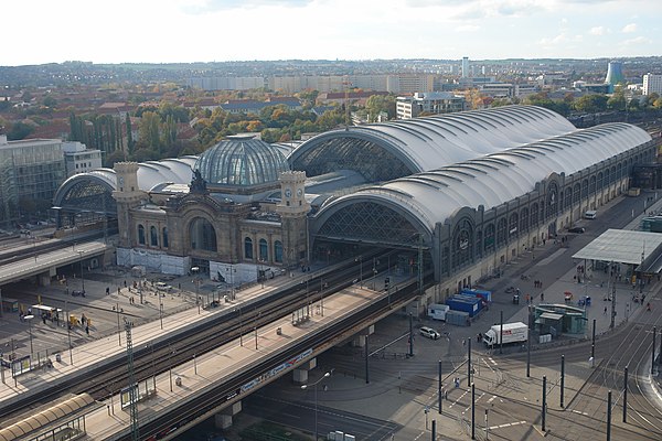 Aerial view of Dresden Hauptbahnhof (2006)