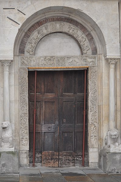 File:Duomo modena estero particolari.JPG