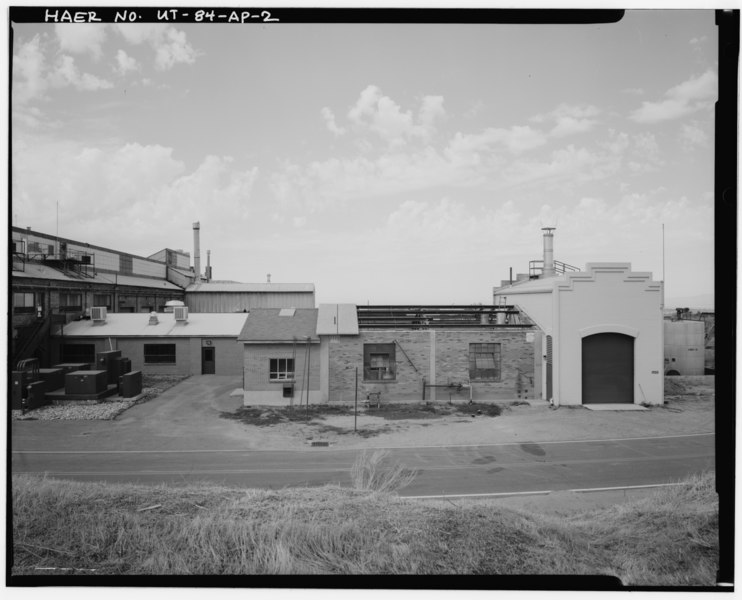 File:EAST FACING SIDE - Ogden Arsenal, Boiler House, West side of Aspen Avenue, north of Maine Street, Layton, Davis County, UT HAER UTAH,6-LAY.V,1AP-2.tif