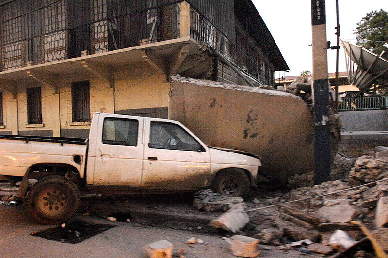 File:Earthquake damage in Port-au-Prince 2010-01-20 1.jpg