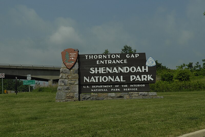 File:Eingang zum Shenandoah National Park.JPG