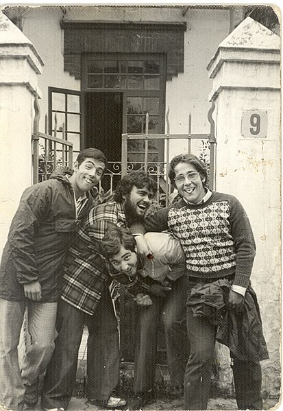 File:En sevilla C.E. de Fondo-Antonio Vera, Antonio Cobos (toca los huevos a Javi) y Felipe Montero -1600x1200-.jpg