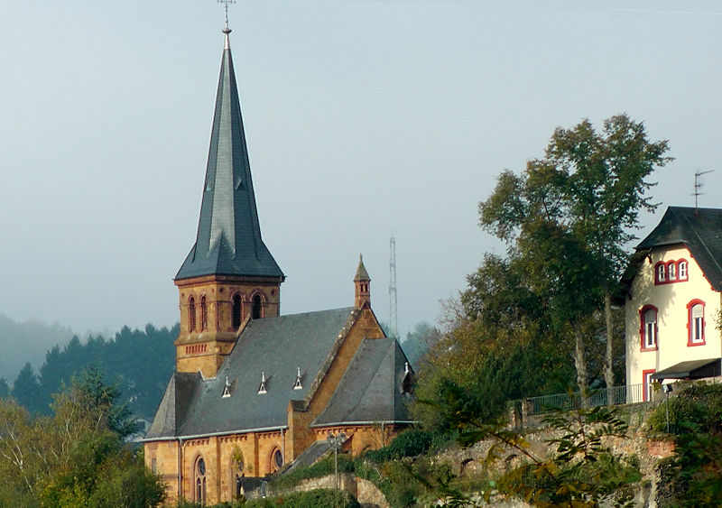 File:Evangelische Kirche Saarburg Aussen von Osten.jpg