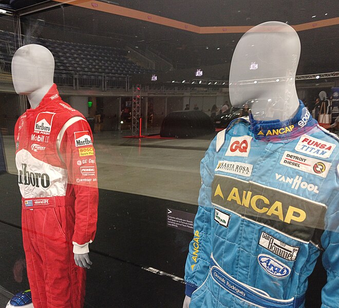 File:Expo Automovilismo 2024 - Gonzalo Rodríguez clothing 01.jpg