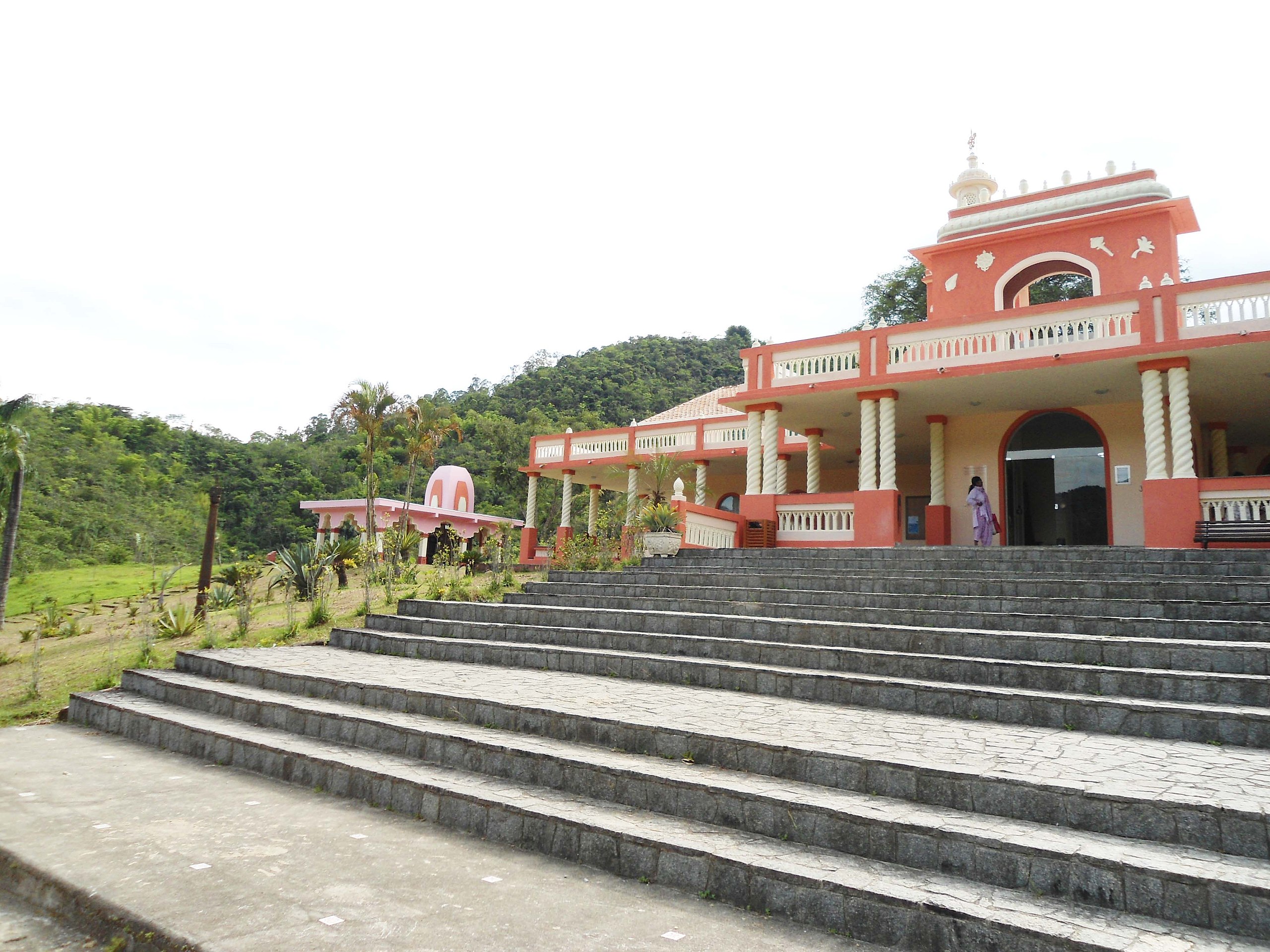 Fazenda Nova Gokula em Pindamonhangaba: comunidade Hare Krishna