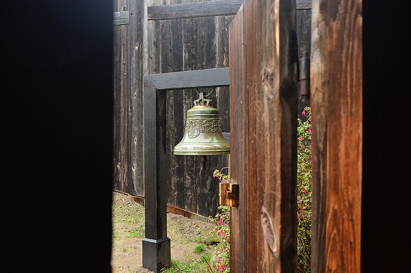 File:Fort Ross - Chapel bell 01.jpg