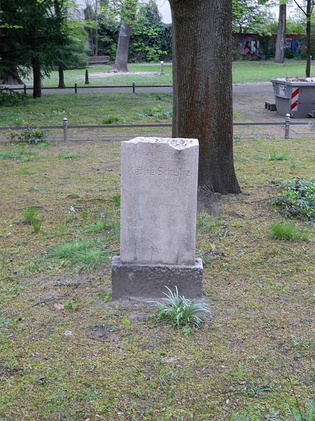 File:Friedhofspark Pappelallee (46).jpg