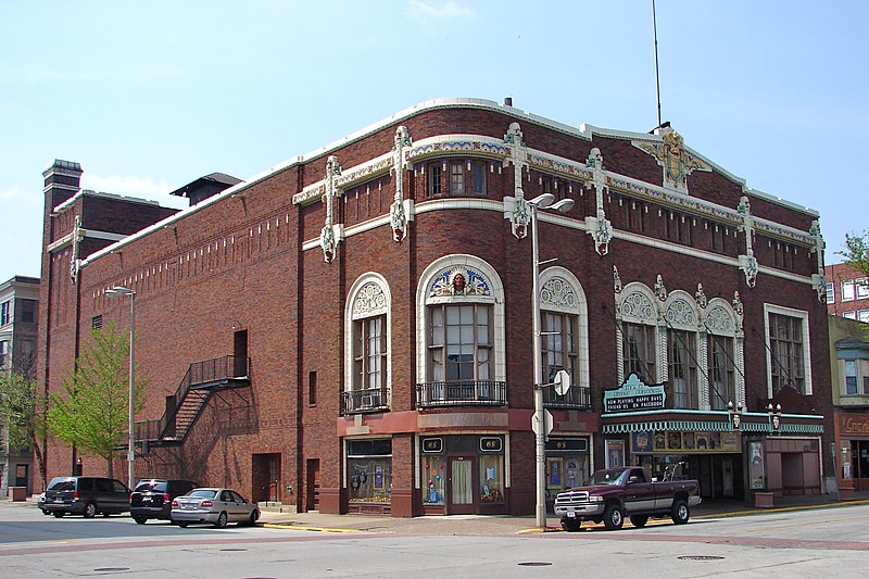 File:Ft Armstrong Theatre 1.jpg