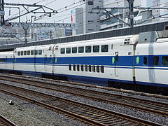 Bilevel cars 8 and 9 of set G49 in April 2003