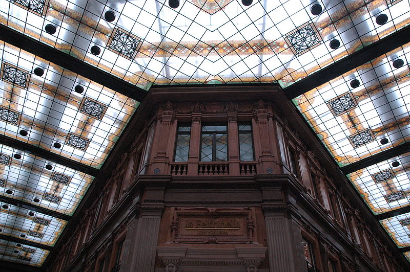 File:Galleria Alberto Sordi, vetrata.JPG