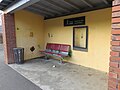 Gare de Pontcharra-Saint-Forgeux - Abri avec banc (fév 2019).jpg