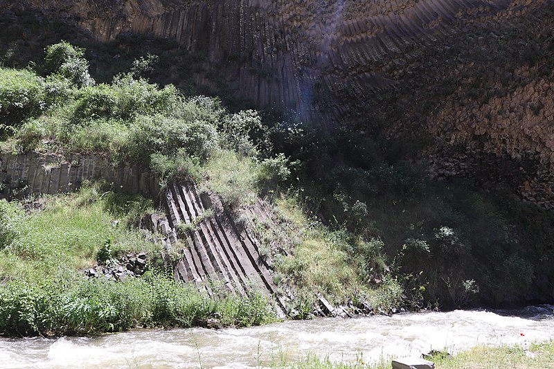 File:Garni Gorge 16.jpg