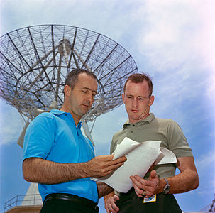 Вајт и Џим Макдивит са планом Џемини 4 мисије, 1965. године