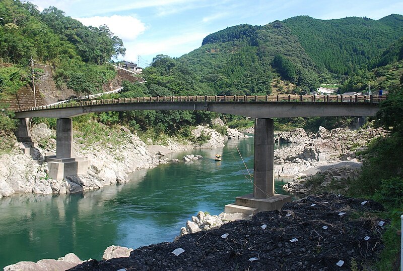 File:Gerber beam Bridge,Kuma village,Japan.jpg