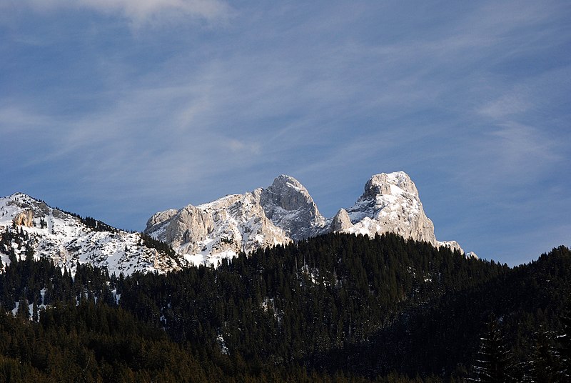 File:Gipfel um die Rote Flüh - panoramio.jpg