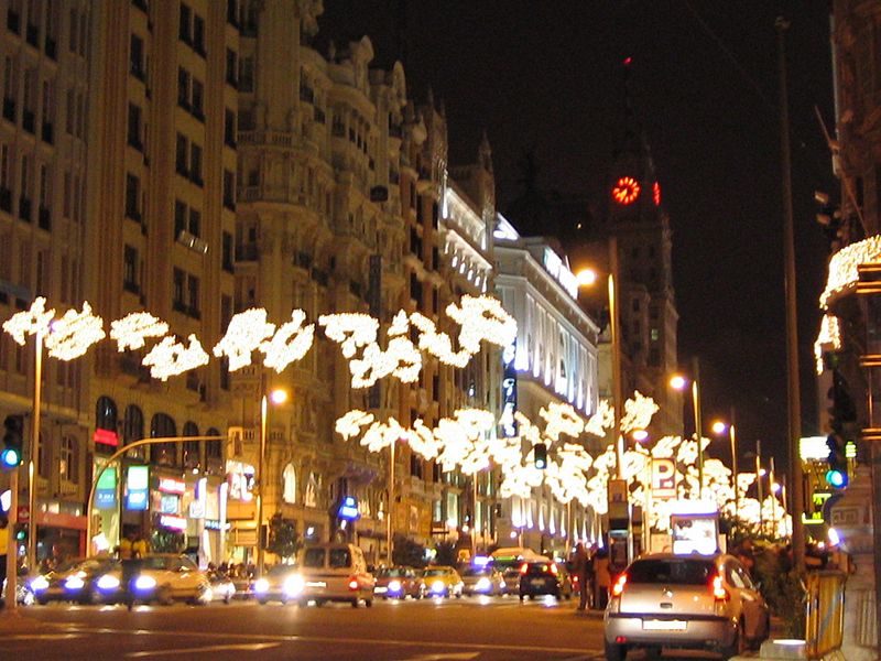 File:Gran Vía at night.jpg