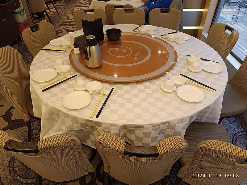 File:HK SW 上環 Sheung Wan 星月樓 Sky Cuisine Restaurant table n chairs January 2024 R12S 03.jpg