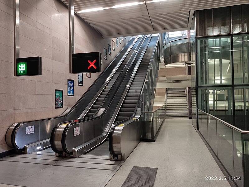 File:HK SYP 西營盤站 Sai Ying Pun MTR Station Kone escalators February 2023 Px3 07.jpg