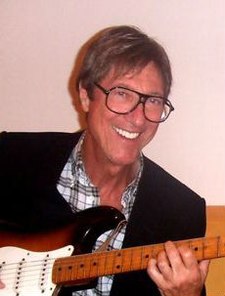 Hank Marvin in 2007 Hank cropped.jpg