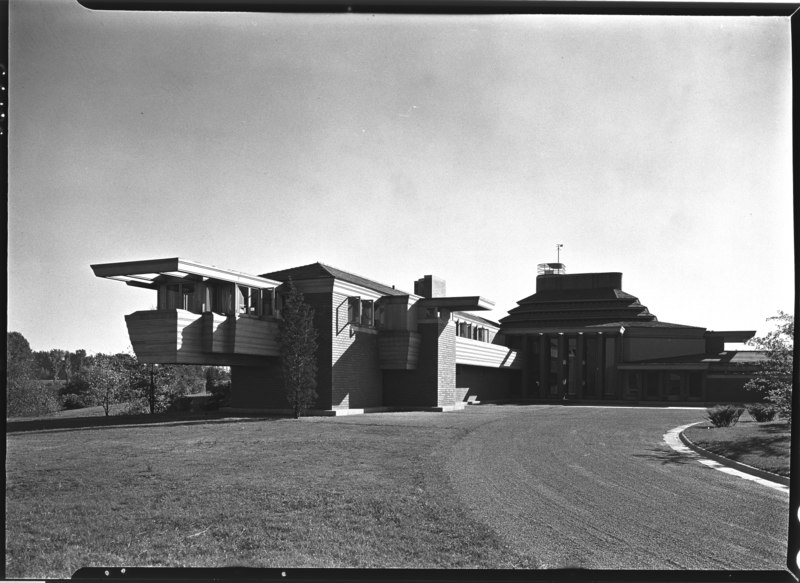 File:Herbert F. Johnson, Jr., Wingspread, residence in Racine, Wisconsin. LOC gsc.5a03860.tif