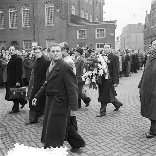 File:Herdenking februari-staking Amsterdam (herdenking Commandanten), Bestanddeelnr 904-9844.jpg