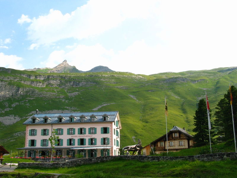 File:HotelEngstlenalp.JPG