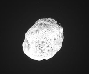 Hyperion fotograferet fra rumsonden Cassini den 10. juni 2005