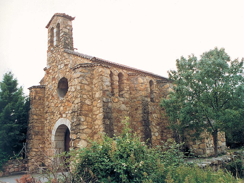 File:Iglesia en Horcajo de la Sierra.jpg