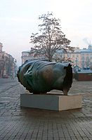 Éros Bendato, bronze, 1999, exposition à Cracovie en 2003.