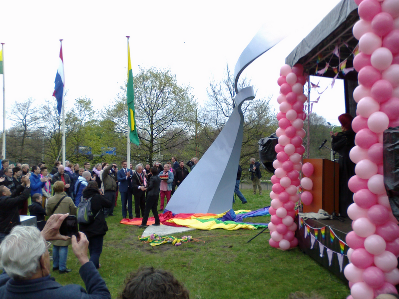 File:International Homomonument, The Hague, moved to a more prominent location (2015) img2.png