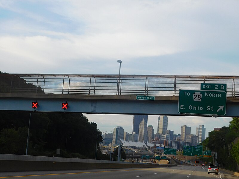 File:Interstate 279 (48516468727).jpg