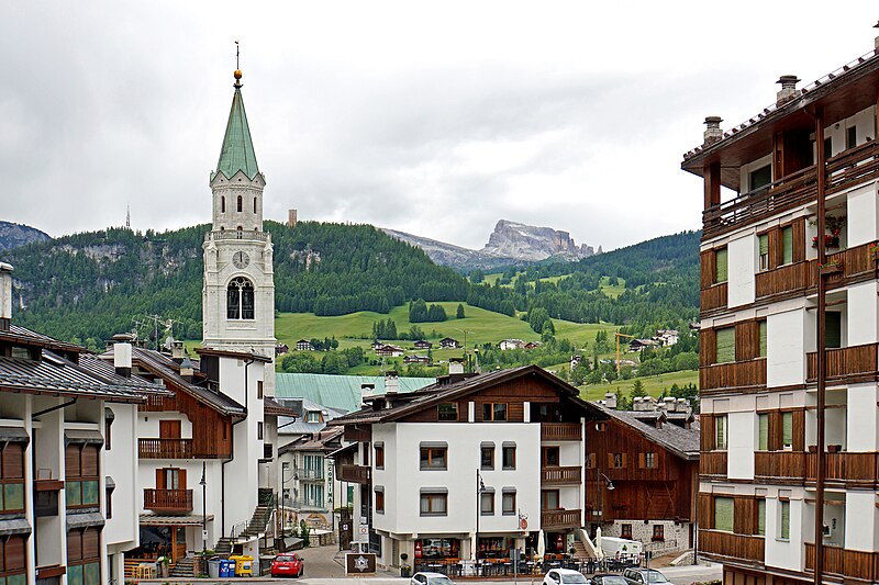 File:Italy-01317 - Cortina d'Ampezzo (21956478212).jpg