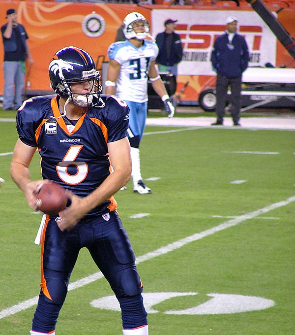 Cutler preparing for the Titans in a 2007 MNF game.