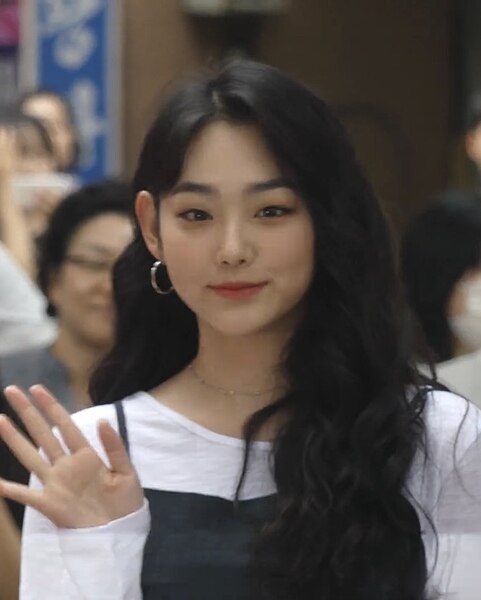 File:Kang Mi-na on September 1, 2019 02.jpg