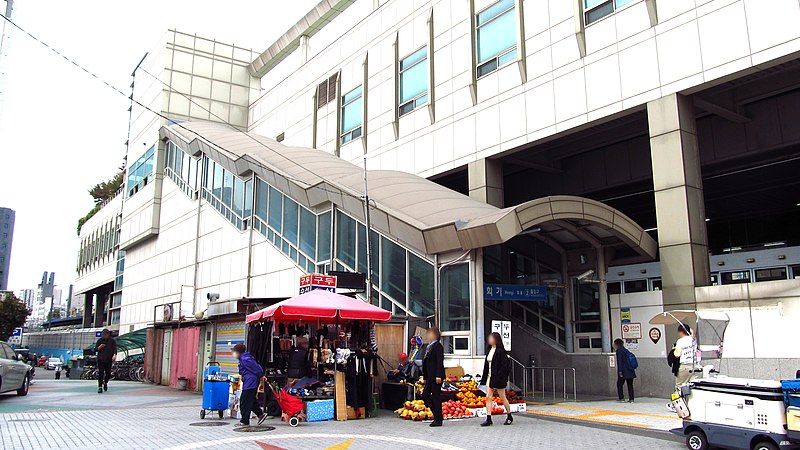 File:Korail-Hoegi-station-entrance-2-20191023-112252.jpg