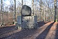 Deutsch: Kriegerdenkmal Wohldorf-Ohlstedt am Senatorenstieg im Wohldorfer Wald in Hamburg-Wohldorf-Ohlstedt. This is a photograph of an architectural monument. It is on the list of cultural monuments of Hamburg, no. 29704.