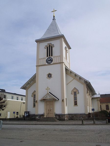 File:Kungsbacka kyrka, vid Stortorget, den 16 april 2006, bild 1.JPG